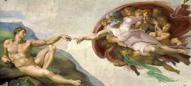 (Michelangelo’nun Sistin Şapeli’nin tavanını süsleyen ünlü “Creation of Adam” (Adem’in Yaratılışı) freski) İnsan doğasının sınırlarını zorlayan İnsan Geliştirme’ye getirilen en önemli eleştirilerden biri insanın tanrılığa soyunması.