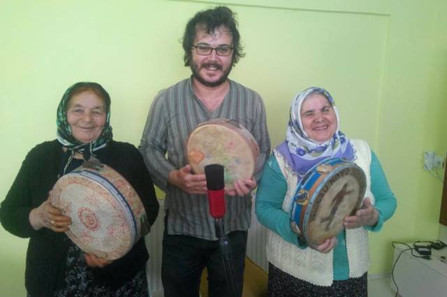 Isparta İncesu köyünde Defci Arzu ve Hatice Teyzeler.