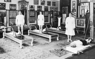 Joseph ve Clara Pilates’in New York'taki vücut kondisyon spor salonu.