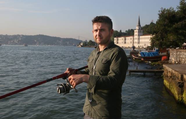 Emrah Zehiroğlu, döviz kurunun yükselmesinin malzemelerin fiyatlarına da yansıdığını anlatıyor. Fotoğraf/Cenk Ertekin
