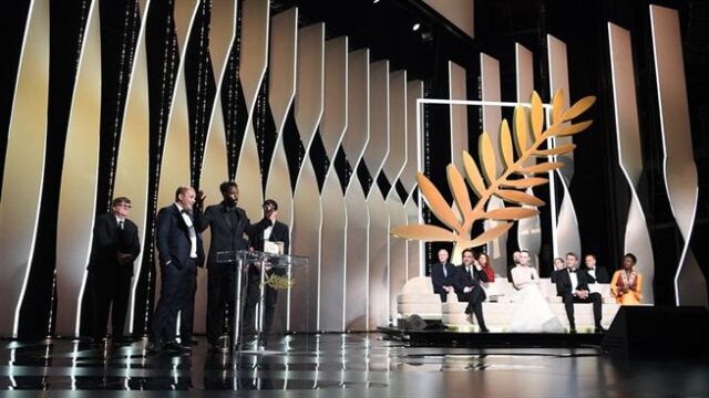  Avrupa'daki en önemli film festivallerinden biri olarak görülen Cannes’da 2021 yılındaki seçki açıklamasından bir kare.