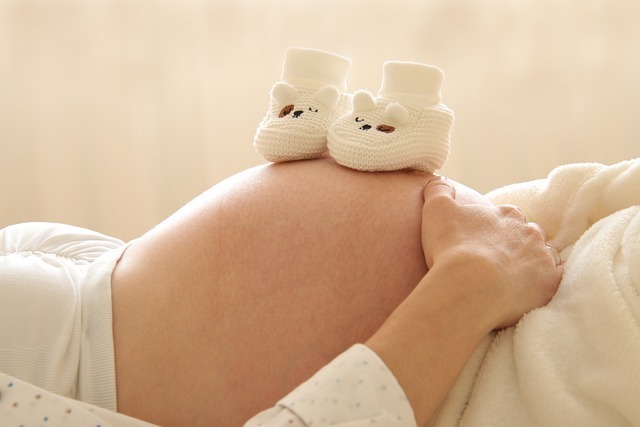 Anne adaylarında görülen östradiol hormonu artışı, bebekle bağ kurma ve evi doğacak bebeğe göre hazırlamaya başlama gibi bazı annelik davranışlarını beraberinde getiriyor.