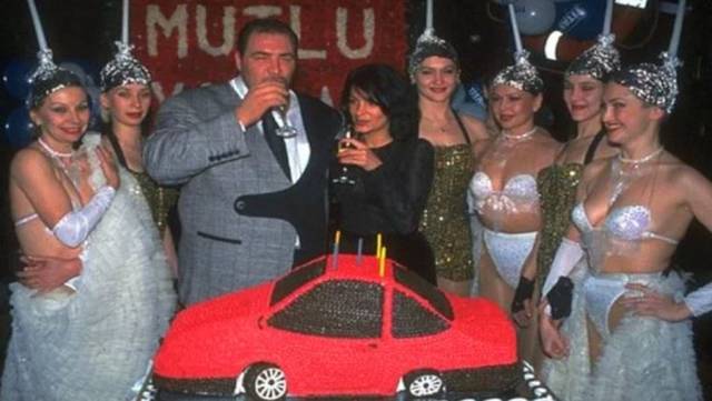 Titan Saadet Zinciri’nin kurucusu Şeranoğlu’nun otomobil merakı doğum gününe de yansımıştı.