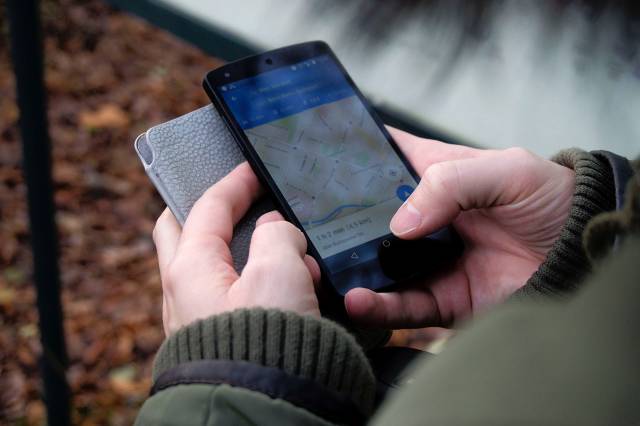 İnternetsiz GPS uygulamalarıyla haritaları cihazınıza indirebilirsiniz.