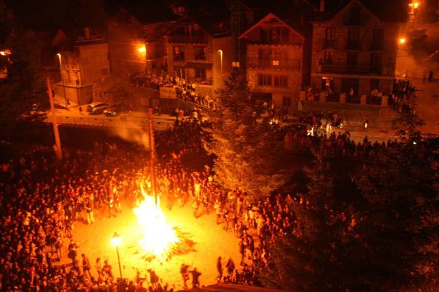 Bir “yaza merhaba” festivali olan Sant Joan, Hıdırellez ile benzerlikler de gösteriyor.