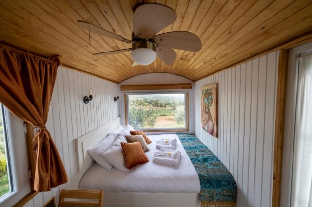 Muhteşem bir doğa içinde küçük ev deneyimi yaşamak için Hayal Tadında Camping tercih edilebilir.