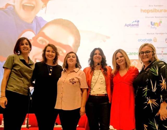  BeeO's founder Aslı Elif Tanuğur and writer Şermin Yaşar attended the first session