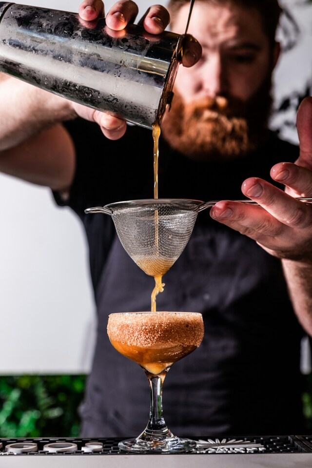 İstanbul Cocktail Festival, 6-7 Temmuz 2024 tarihlerinde KüçükÇiftlik Park'ta, yaratıcı kokteyller, uzman miksolojistlerin atölyeleri ve eğlenceli aktivitelerle dolu bir deneyim sunacak.