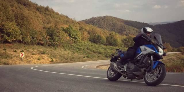 Her anı motosiklet üzerinde geçen Gülşah, Şile yolunda seyir halinde.