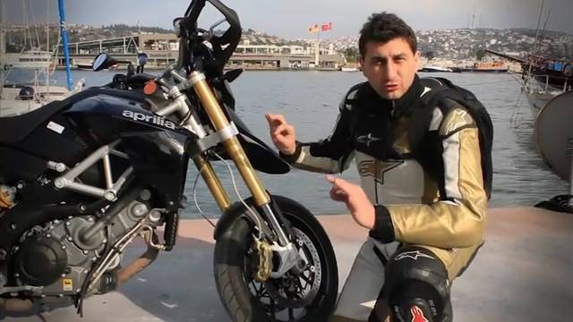 Altın Elbiseli Adam