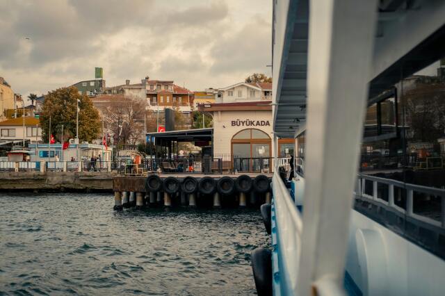 Baharın gelişiyle beraber Büyükada ya da Heybeliada harika birer gezi seçeneği olabilir.