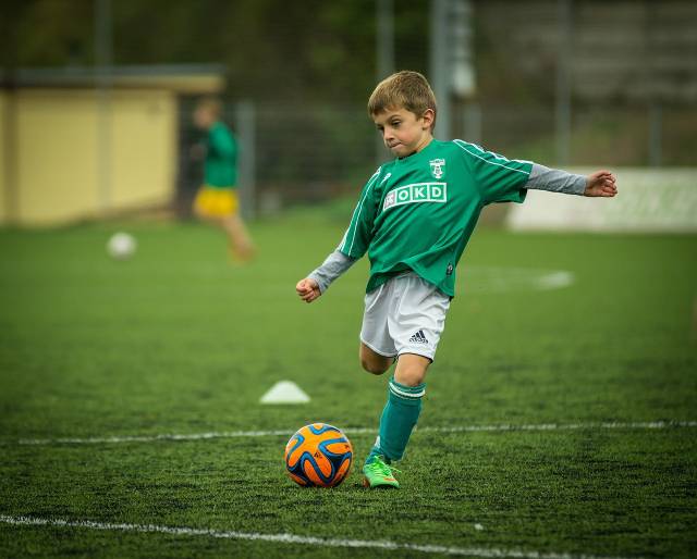 Ülkemizde en yaygın spor olan futbola yönlendirilen erkek çocuk sayısı çok daha fazla