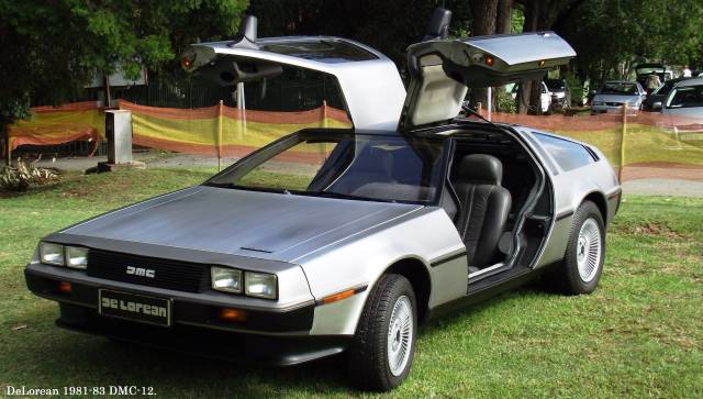 Aksaklıklar yüzünden DeLorean DMC-12’den sadece 9 bin adet üretilebildi. 