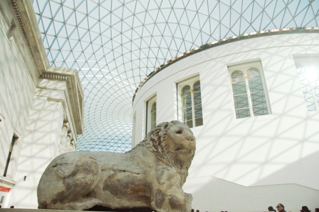 Knidos Aslanı, MÖ ikinci yüzyıla tarihleniyor ve 1858 yılında Datça yakınlarındaki Knidos Antik Limanı’ndan çıkarılıp British Museum Koleksiyonu’na dahil edildi. 