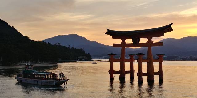 Miyajima Adası’nda gün batımı izlemek gibisi yok!