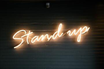Kahkahalarla dolup taşan stand up mekanları