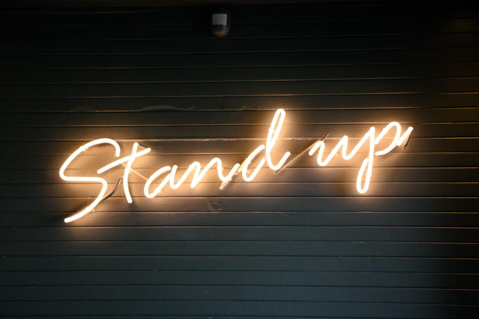 Kahkahalarla dolup taşan stand up mekanları