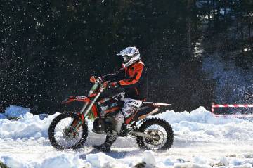 Kışın sürücüleri sıcak tutacak en iyi 5 motosiklet ceketi