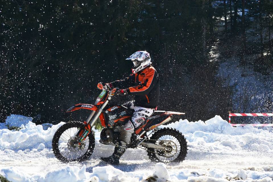 Kışın sürücüleri sıcak tutacak en iyi 5 motosiklet ceketi