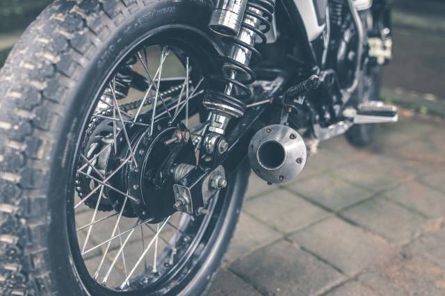 Uzun süre kullanılmayacak motosikletlerin egzozunu yağlamakta fayda var.