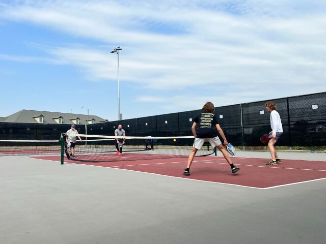 Tenisteki temel vuruşlar, pickleball’da da aynı.