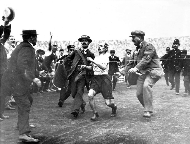 Pietri diskalifiye edildi ama büyük sempati topladı. 
