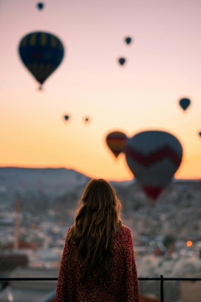  Sıcak hava balon turları için sabahın erken saatleri ve rüzgarsız, elverişli bir hava tercih ediliyor.