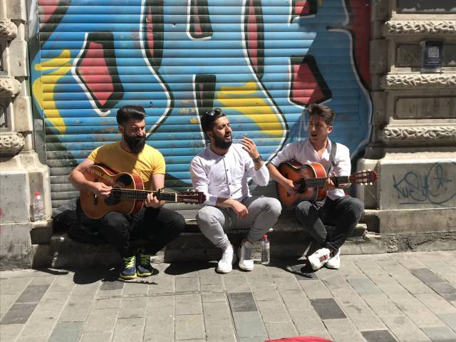 Grup, Van’ın türkülerini İstiklal Caddesi’ne taşıyor. 