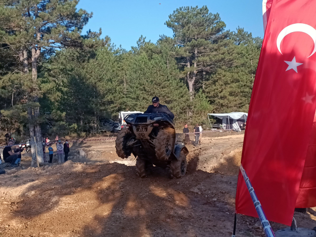 Atv araç tutkunları show yaptı