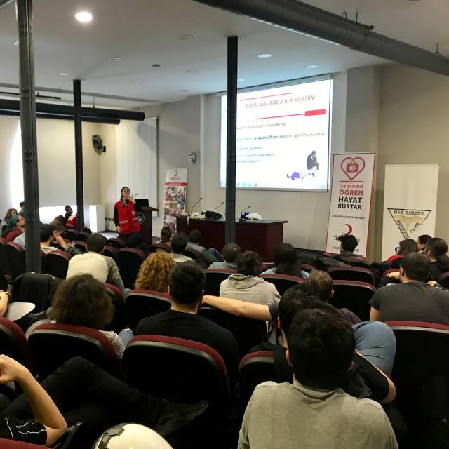 Has Riders, motosiklet hakkında bilinçlendirmek için seminerler düzenliyor. 