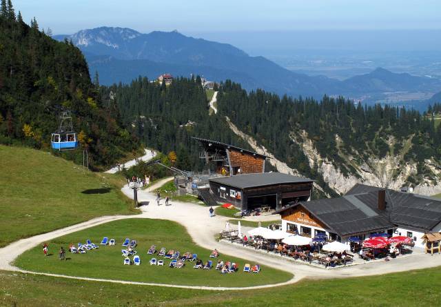 You can relax and enjoy your meals at Hoch Alm chalet.|Photo: Cenk Ertekin