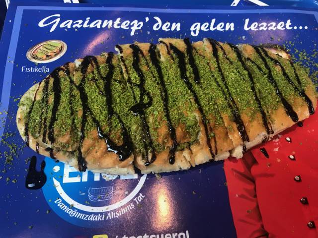 Farklı lezzetler denemeyi sevenler, tatlı tostları da tadabilir. 