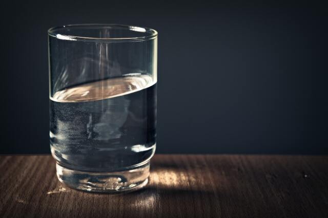 İftar ve sahur saatleri arasında mutlaka 2 litre su tüketme dikkat etmeli. 