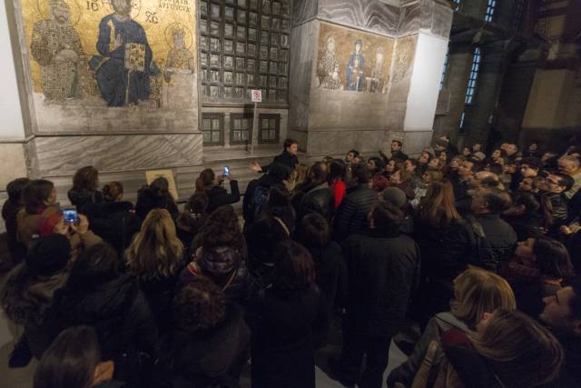 Ayasofya, pek çok farklı kültürün izlerini taşıyan simgesel bir yapı. 