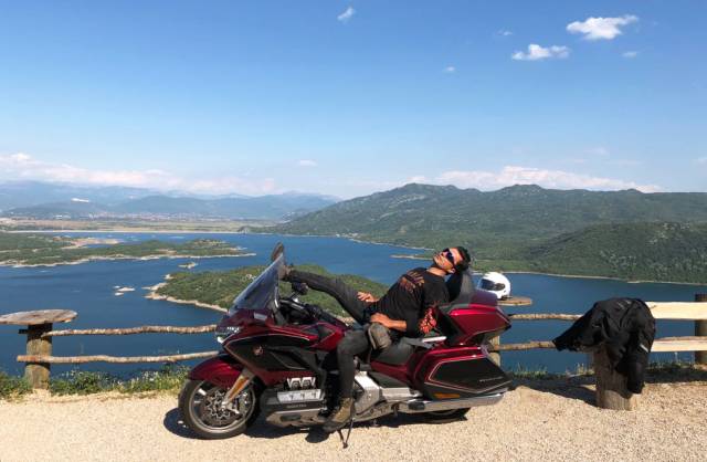 Erkan Gündüz motor kullanırken özgürce yaşadığını hissettiğini söylüyor. 