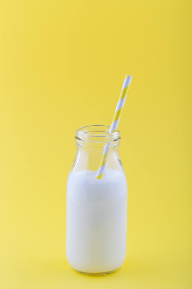 İftarda, yoğurt, ayran ya da kefir tüketmek bağırsak florasına iyi geliyor.