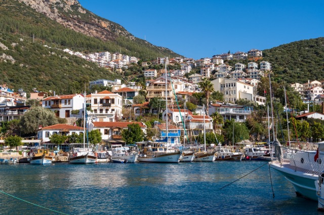 Setur Kaş Marina, Meis Adası'na birkaç deniz mili; Patara Plajı, Batıkşehir, Kekova ve St. Nicholas Kilisesi'ne sadece yarım saat uzaklıkta!