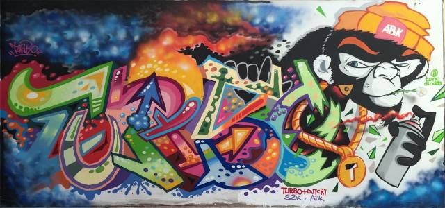 Tunç Dindaş, 2002’den beri kurumsal grafitiler yapıyor. 