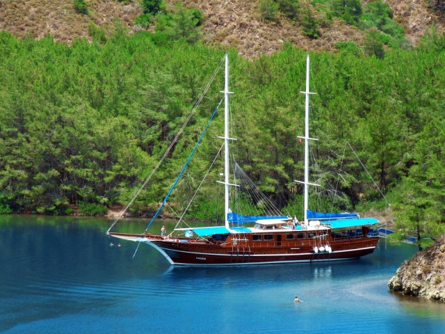Martı Marina & Yacht Club, tekneleri orman deniziyle kaplı Hisarönü Körfezi'nin en güzel noktasında buluşturuyor
