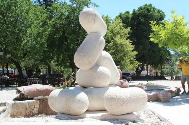 Gölpazarı İlçesi'nde yapılan Heykel Parkları'ndaki çalışmalardan biri.
