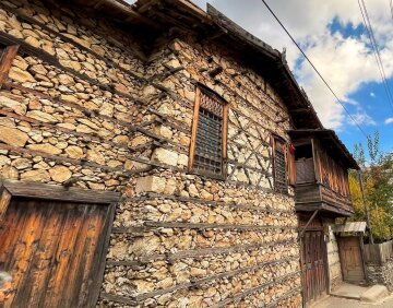 Dünyada Eşi Benzeri Olmayan Düğmeli Evler