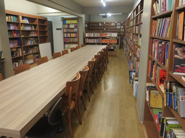 Akademi 1971 - Kaynak: https://www.facebook.com/pg/akademi1971kitabevi