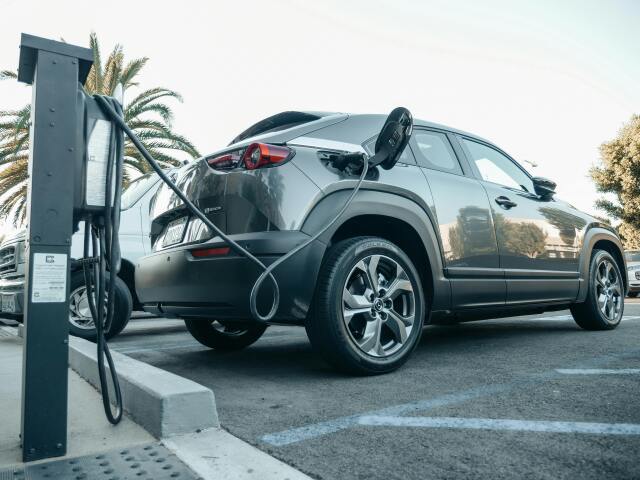 Elektrikli araçların ikinci el pazarındaki payının artması, çevreci araçların gelecekte daha fazla tercih edileceğini gösteriyor.