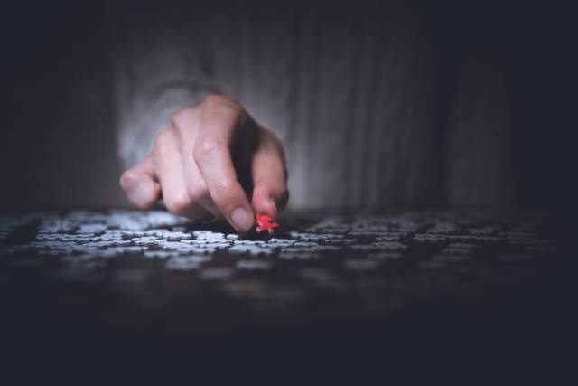Kutu oyunları ve puzzle ile bayram neşesini evinize taşıyın.