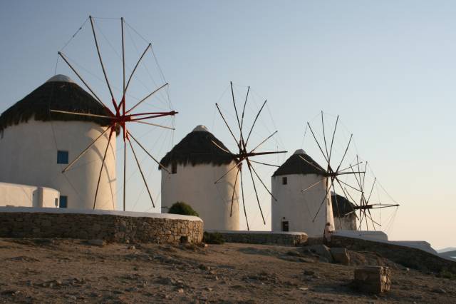 Mikonos’un simgelerinden biri de değirmenler