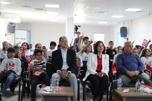 Barış dolu çocuklar, güvenli bir gelecek için buluştu.