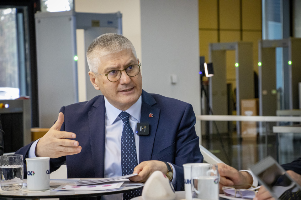 TSB Başkan Yardımcısı ve Maher Holding Sigorta Grubu Başkanı Ahmet Yaşar, "SEDDK’nın başlattığı uygulama ile kefalet senedinde sahteciliğin sonuna gelindi."