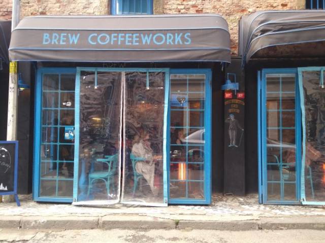 Yolunuz Brew Coffeeworks’e düşerse cold brew kahvesini tatmanızı öneririz. 
