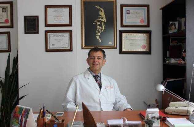 Prof. Dr. Osman Şener, zona gibi hastalıkların alerjiyle karıştırılabildiğini söylüyor. 