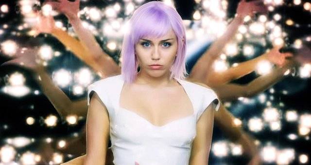 Black Mirror 5. sezonunda yapay zekanın, insanın yerini nasıl alabileceği işlendi.